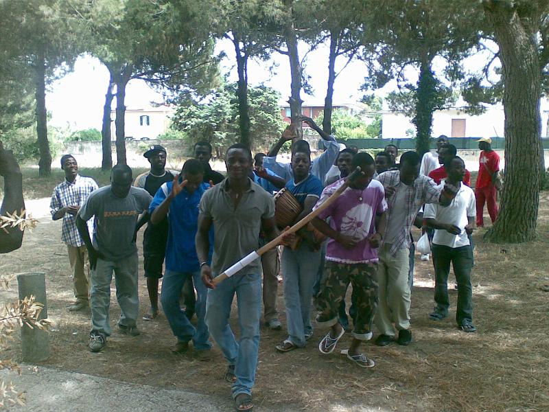 170720081460.jpg - Inizia il corteo festoso per portare il Bastone in chiesa