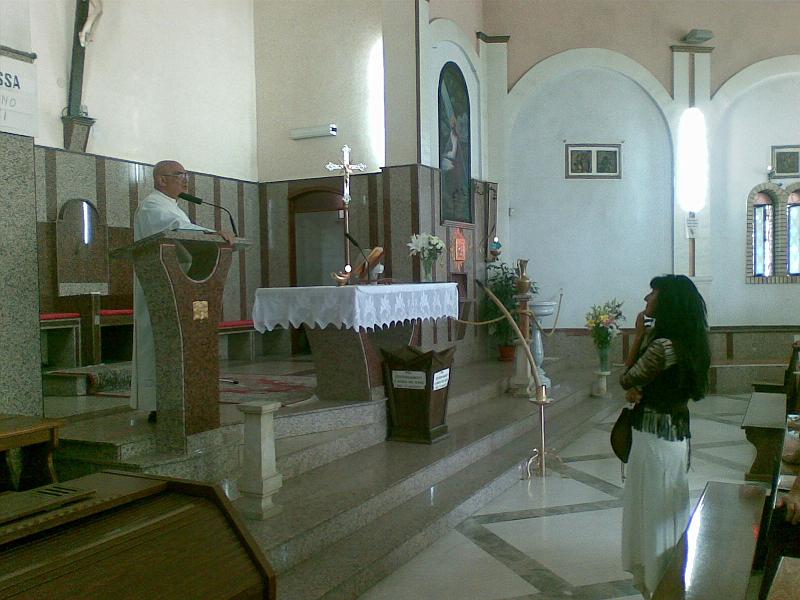 170720081538.jpg - Padre Antonio Illustra ai fedeli il significato dell'avvenimento che richiama tutti all'importanza del cammino di conversione per costruire il nuovo popolo del diritto e della giustizia.