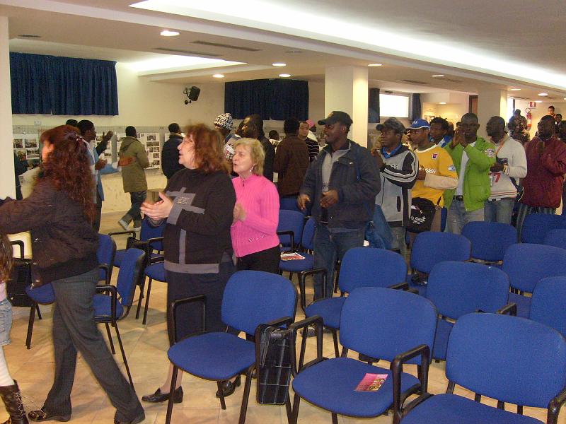 S6300075.JPG - LA PREGHIERA DIVENTA DANZA DI RINGRAZIAMENTO E DI GIOIA